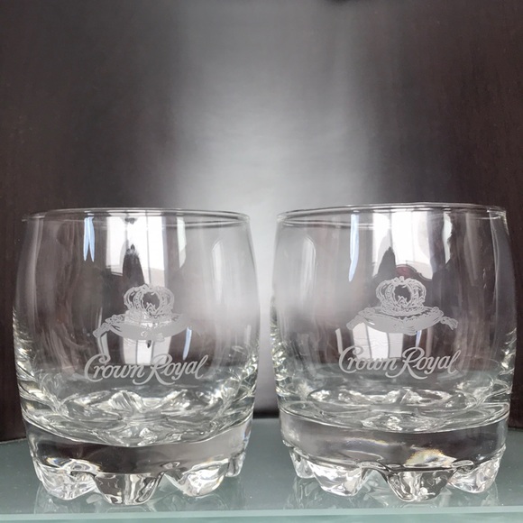 2 CROWN ROYAL Drink glasses🍻 - Picture 1 of 6